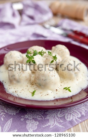 Meatballs in white sauce