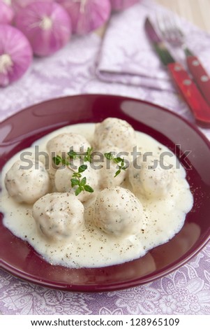 Meatballs in white sauce