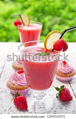 Strawberry lemonade