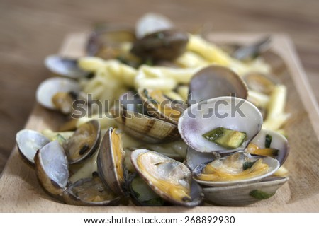 pasta with veraci clams and fried zucchini in pan