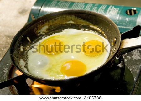 cooking eggs for breakfast in the nature