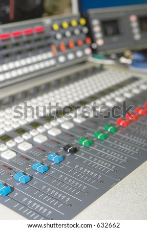 Mixing desk console