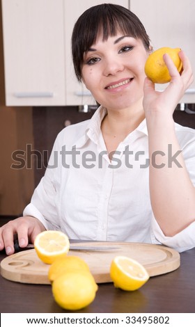 young brunette woman making lemon juice