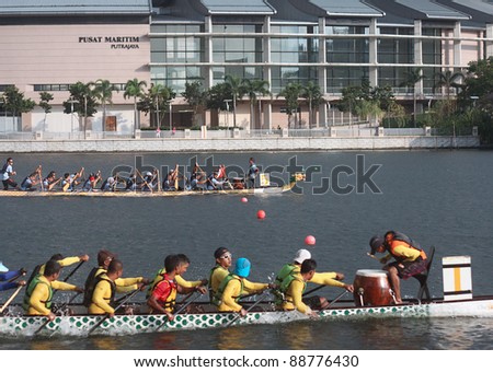 PUTRAJAYA, MALAYSIA - OCTOBER 21: Unidentified team participates in IDBF Cancer Survivors World Cup 2011 & Malaysia International Dragon Boat Festival 2011 in Putrajaya, Malaysia on October 21, 2011.