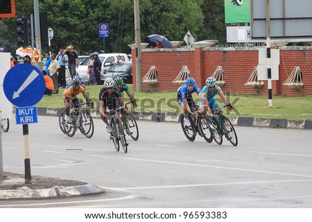 KUANTAN - MARCH 1: Unidentified cyclists take last corner during Stage 7 of the le Tour de Langkawi from Bentong to Kuantan on March 1, 2012 in Kuantan, Pahang, Malaysia.