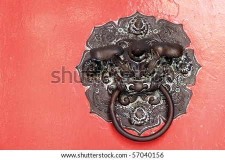 An image of a ancient Chinese bronze door handle.