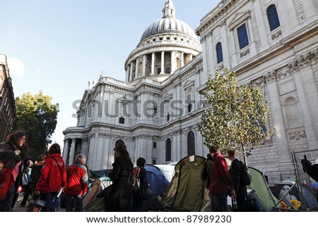 LONDON - NOVEMBER 1: Protesters\' tents at the Occupy London Stock Exchange anti-capitalist protest on November 1, 2011 at St Paul\'s Cathedral churchyard in London, England.