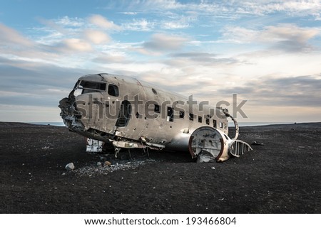 old crashed plane in iceland desert