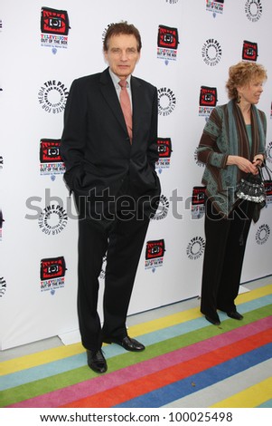 LOS ANGELES - APR 12:  David Selby arrives at Warner Brothers \