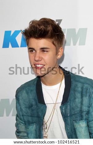 LOS ANGELES - MAY 12:  Justin Bieber arrives at the 