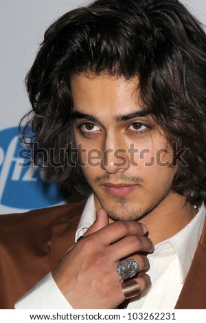 avan jogia age