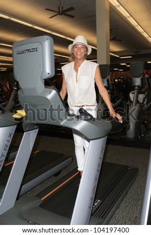 WOODLAND HILLS - JUNE 2: LeAnn Rimes at the Grand Opening Celebrity VIP Reception of the FIRST SIGNATURE LA FITNESS CLUB on June 2, 2012 in Woodland Hills, California