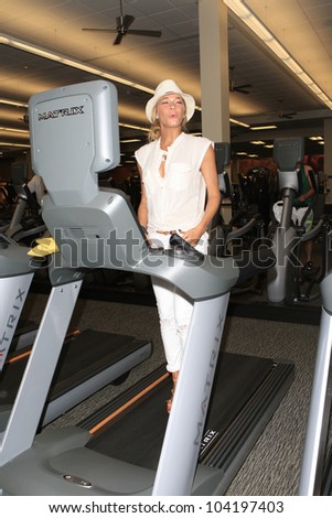 WOODLAND HILLS - JUNE 2: LeAnn Rimes at the Grand Opening Celebrity VIP Reception of the FIRST SIGNATURE LA FITNESS CLUB on June 2, 2012 in Woodland Hills, California