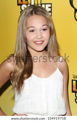 LOS ANGELES - JUN 5:  Kelli Berglund arriving at the Premiere Of Disney Channel\'s .\