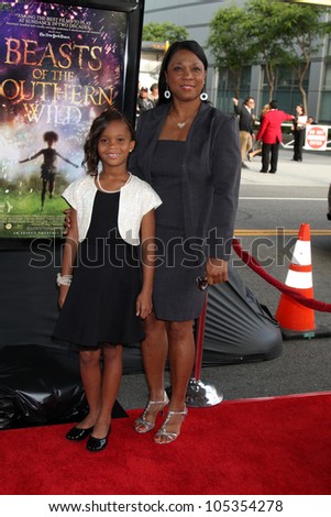 LOS ANGELES - JUN 15:  Quevenzhane Wallis and mom  at the \
