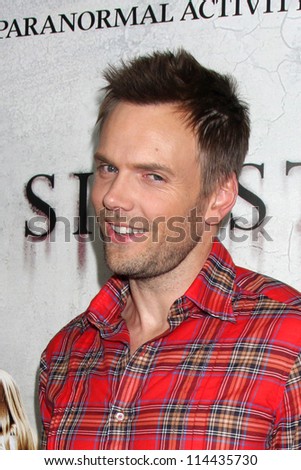 LOS ANGELES - OCT 30:  Joel McHale arrives at the \