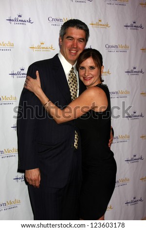 LOS ANGELES - JAN 4:  Kellie Martin and husband arrives at the Hallmark Channel 2013 Winter TCA Party. at Huntington Library & Gardens on January 4, 2013 in San Marino, CA