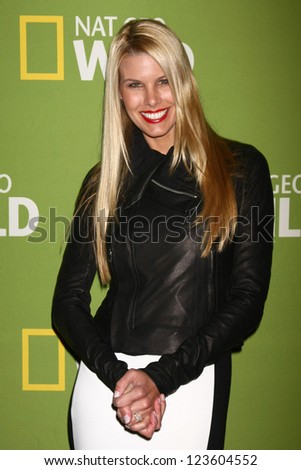 LOS ANGELES - JAN 3:  Beth Ostrosky Stern arrives at the National Geographic Channels' 