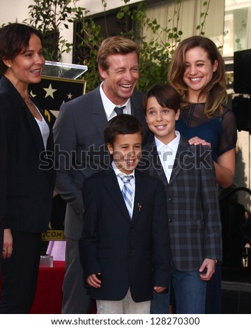 LOS ANGELES - FEB 14:  Simon Baker, his children at the Hollywood Walk of Fame Ceremony honoring Simon Baker at the Hollywood Boulevard on February 14, 2013 in Los Angeles, CA