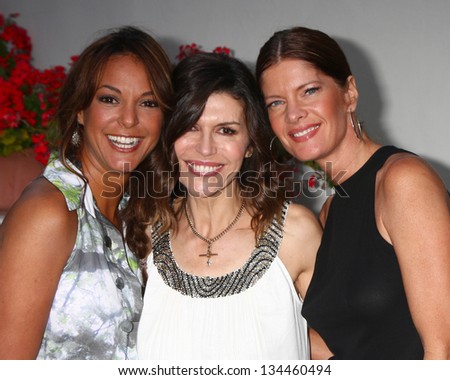 LOS ANGELES - APR 4:  Eva La Rue, Finola Hughes, Michelle Stafford attends the gala fundraiser for the romantic comedy, \