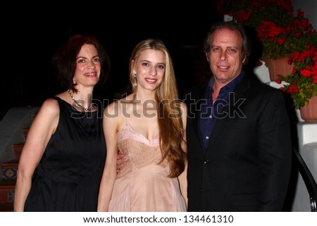 LOS ANGELES - APR 4:  Natasha Kaye, Parents attends the gala fundraiser for the romantic comedy, \