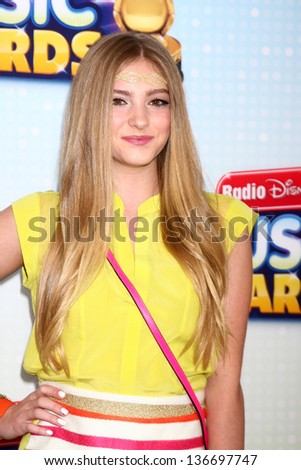 LOS ANGELES - APR 27:  Willow Shields arrives at the Radio Disney Music Awards 2013 at the Nokia Theater on April 27, 2013 in Los Angeles, CA