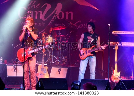 LOS ANGELES - JUN 3:  Peter Beckett, Ronn Moss at the Player Concert celebrating Devin DeVasquez 50th Birthday to benefit Shelter Hope Pet Shop at the Canyon Club on June 3, 2013 in Agoura, CA
