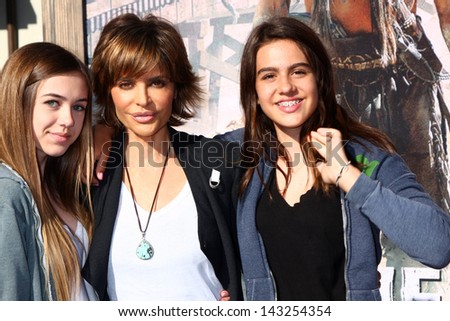 LOS ANGELES - JUN 22:  Lisa Rinna, Daughters arrives at the World Premiere of \
