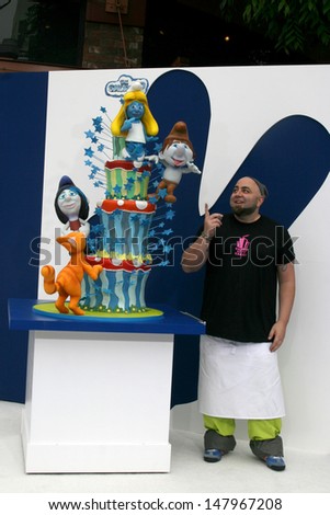 LOS ANGELES - JUL 28:  Duff Goldman with the Smurfs 2 cake by Charm City Cakes arrives at the \