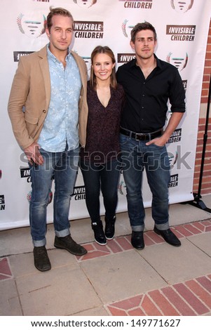 LOS ANGELES - AUG 10:  Chris Lowell, Kristen Bell, Ryan Hansen at the Invisible Children Fourth Estate\'s Founders Party at the UCLA on August 10, 2013 in Westwood, CA