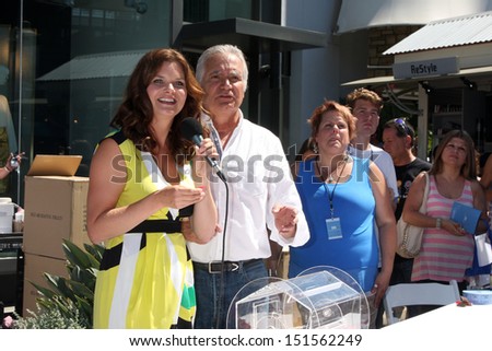 LOS ANGELES - AUG 23:  Heather Tom, John McCook at the Bold and Beautiful Fan Meet and Greet at the Farmers Market on August 23, 2013 in Los Angeles, CA