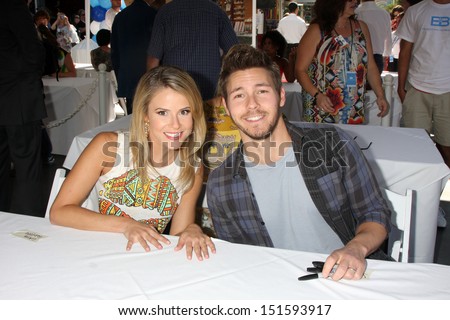 LOS ANGELES - AUG 23:  Linsey Godfrey, Scott Clifton at the Bold and Beautiful Fan Meet and Greet at the Farmers Market on August 23, 2013 in Los Angeles, CA