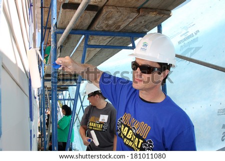 LOS ANGELES - MAR 8:  Rick Hearst at the 5th Annual General Hospital Habitat for Humanity Fan Build Day at Private Location on March 8, 2014 in Lynwood, CA