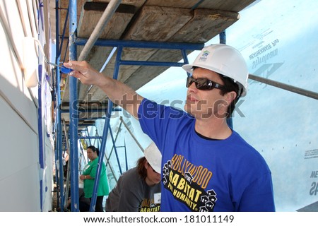 LOS ANGELES - MAR 8:  Rick Hearst at the 5th Annual General Hospital Habitat for Humanity Fan Build Day at Private Location on March 8, 2014 in Lynwood, CA
