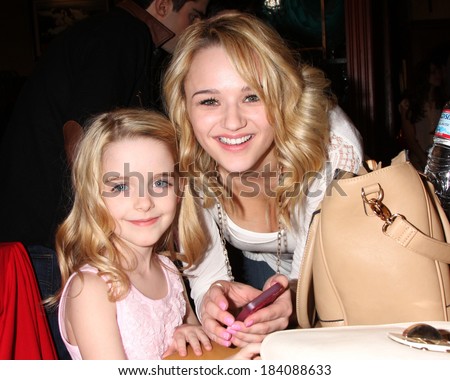 LOS ANGELES - MAR 25:  McKenna Grace, Hunter King at the Young and Restless 41st Anniversary Cake at CBS Television City on March 25, 2014 in Los Angeles, CA