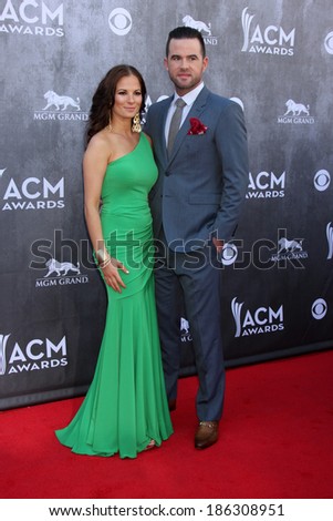LAS VEGAS - APR 6:  Catherine Werne, David Nail at the 2014 Academy of Country Music Awards - Arrivals at MGM Grand Garden Arena on April 6, 2014 in Las Vegas, NV