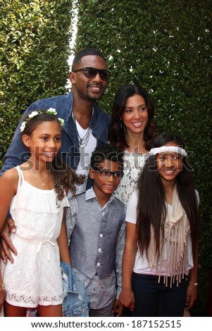 LOS ANGELES - APR 13:  Bill Bellamy, Family at the John Varvatos 11th Annual Stuart House Benefit at  John Varvatos Boutique on April 13, 2014 in West Hollywood, CA