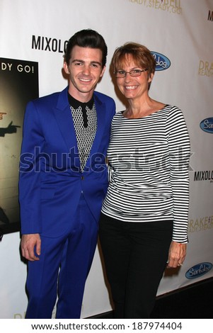 LOS ANGELES - APR 17:  Drake Bell, mother Robin Dodson at the Drake Bell\'s Album Release Party for \