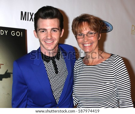 LOS ANGELES - APR 17:  Drake Bell, mother Robin Dodson at the Drake Bell\'s Album Release Party for \