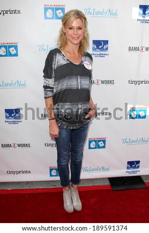 LOS ANGELES - APR 27:  Julie Bowen at the Milk + Bookies Story Time Celebration at Skirball Center on April 27, 2014 in Los Angeles, CA