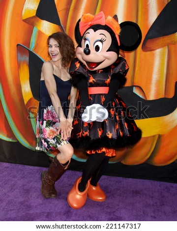 LOS ANGELES - OCT 1:  Rebecca Herbst at the VIP Disney Halloween Event at Disney Consumer Product Pop Up Store on October 1, 2014 in Glendale, CA