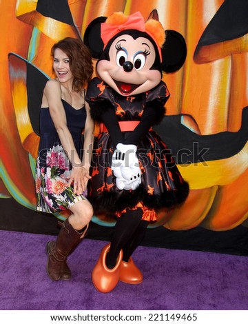 LOS ANGELES - OCT 1:  Rebecca Herbst at the VIP Disney Halloween Event at Disney Consumer Product Pop Up Store on October 1, 2014 in Glendale, CA