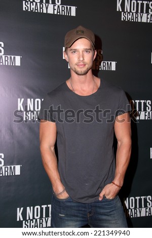 LOS ANGELES - OCT 3:  Drew Van Acker at the Knott\'s Scary Farm Celebrity VIP Opening  at Knott\'s Berry Farm on October 3, 2014 in Buena Park, CA