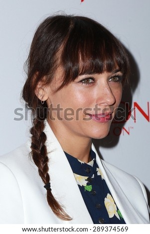 LOS ANGELES - JUN 3:  Rashida Jones at the Halle Berry And Revlon Celebrate Achievements In Cancer Research at the Four Seasons Hotel on June 3, 2015 in Los Angeles, CA