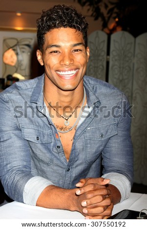 LOS ANGELES - AUG 14:  Rome Flynn at the Bold and Beautiful Fan Event Friday at the CBS Television City on August 14, 2015 in Los Angeles, CA