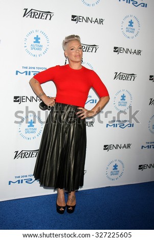 LOS ANGELES - OCT 8:  Pink, Alecia Moore Hart at the Autism Speaks Celebrity Chef Gala at the Barker Hanger on October 8, 2015 in Santa Monica, CA