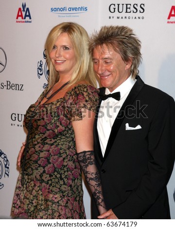 LOS ANGELES - OCT 23:  Penny Lancaster, Rod Stewart arrive at the 2010 Carousel of Hope Ball at Beverly HIlton Hotel on October 23, 2010 in Beverly Hills, CA