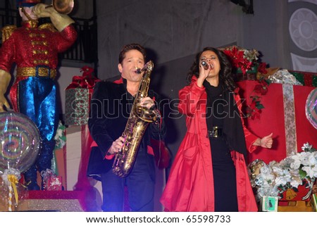 LOS ANGELES - NOV 20:  Dave Koz & Kimberly Locke at the Hollywood & Highland Tree Lighting Concert 2010  at Hollywood & Highland Center Cour on November 20, 2010 in Los Angeles, CA