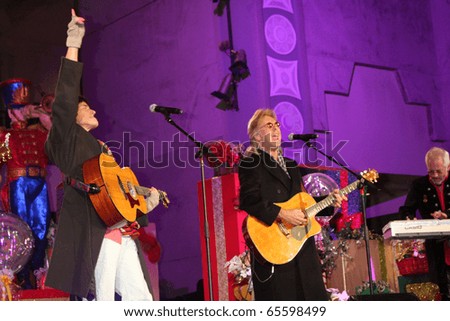 LOS ANGELES - NOV 20: Ronn Moss, Peter Beckett - Player at the Hollywood & Highland Tree Lighting Concert 2010 at Hollywood & Highland Center Cour on November 20, 2010 in Los Angeles, CA