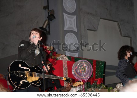 LOS ANGELES - NOV 20:  Drake Bell at the Hollywood & Highland Tree Lighting Concert 2010  at Hollywood & Highland Center Cour on November 20, 2010 in Los Angeles, CA